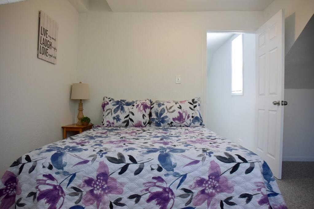 Stunning Big Near Downtown North Shore & Casa de férias